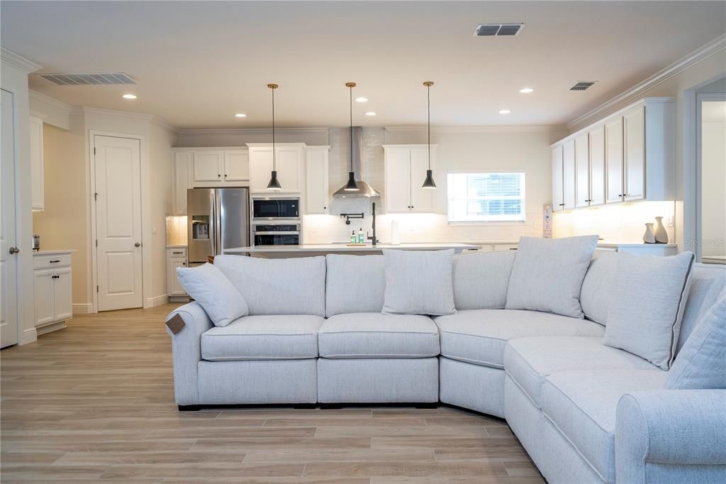 待售: $759,000 (6 贝兹, 4 浴室, 4142 平方英尺)