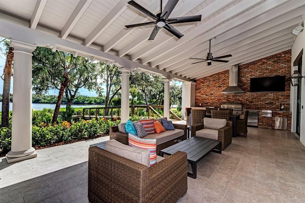 待售: $544,900 (0.43 acres)