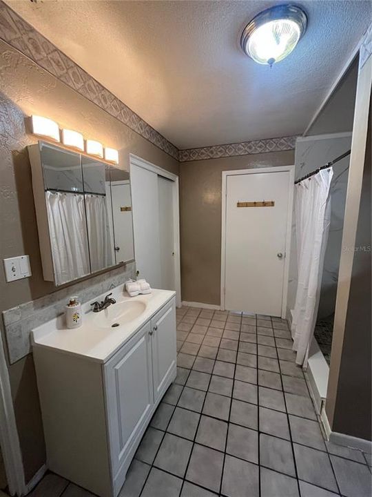 For Rent: $3,800 (5 beds, 2 baths, 1756 Square Feet)