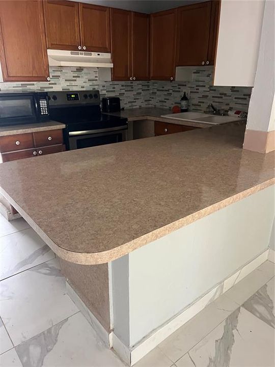 For Rent: $3,800 (5 beds, 2 baths, 1756 Square Feet)