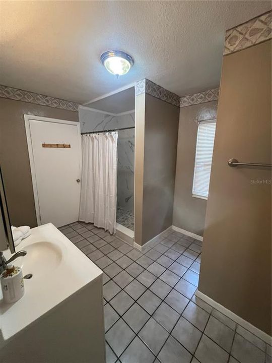 For Rent: $3,800 (5 beds, 2 baths, 1756 Square Feet)