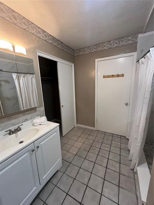 For Rent: $3,800 (5 beds, 2 baths, 1756 Square Feet)