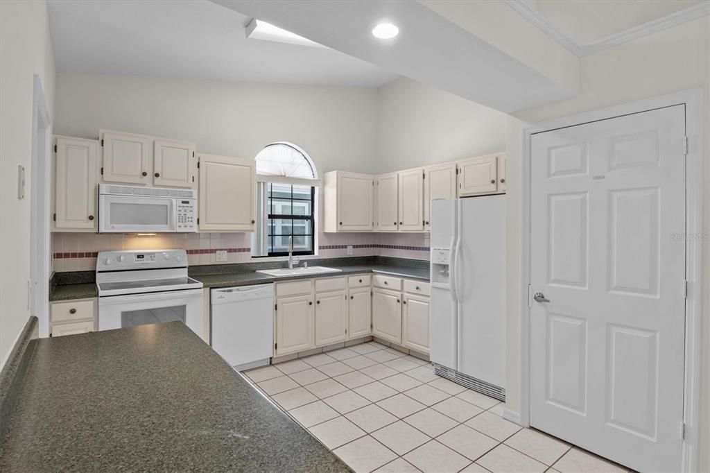 待售: $284,000 (3 贝兹, 2 浴室, 1441 平方英尺)