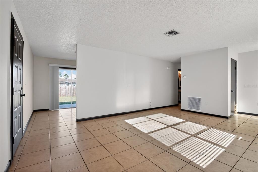 En Venta: $218,000 (3 camas, 2 baños, 1296 Pies cuadrados)