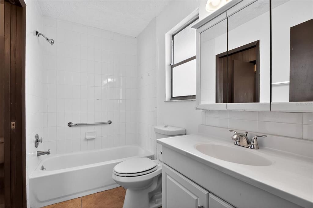 En Venta: $218,000 (3 camas, 2 baños, 1296 Pies cuadrados)