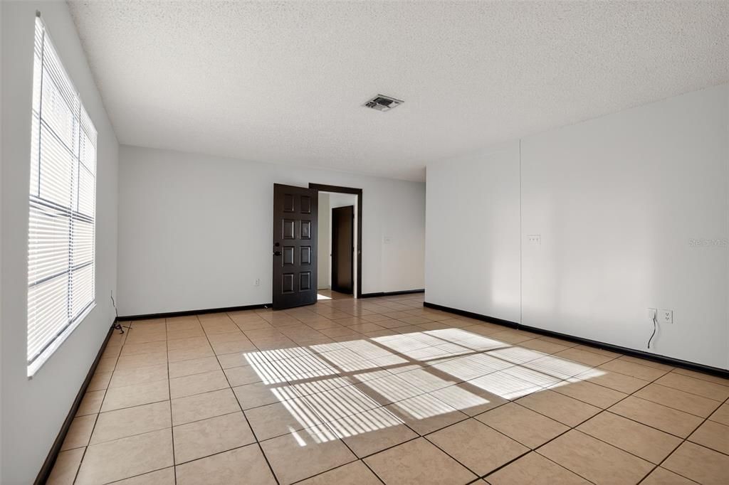 En Venta: $218,000 (3 camas, 2 baños, 1296 Pies cuadrados)