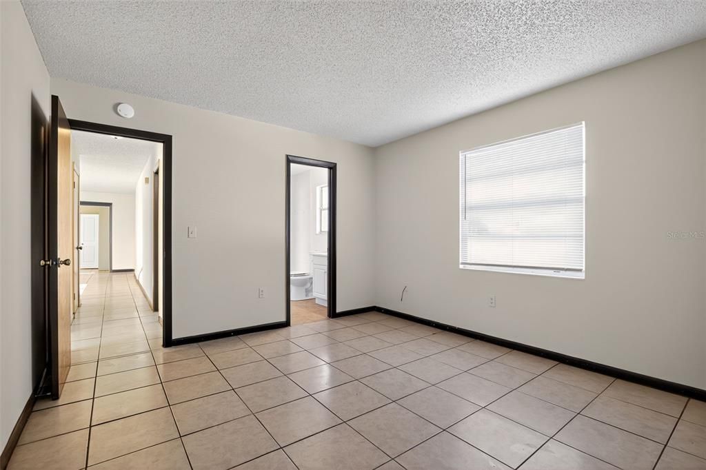 En Venta: $218,000 (3 camas, 2 baños, 1296 Pies cuadrados)