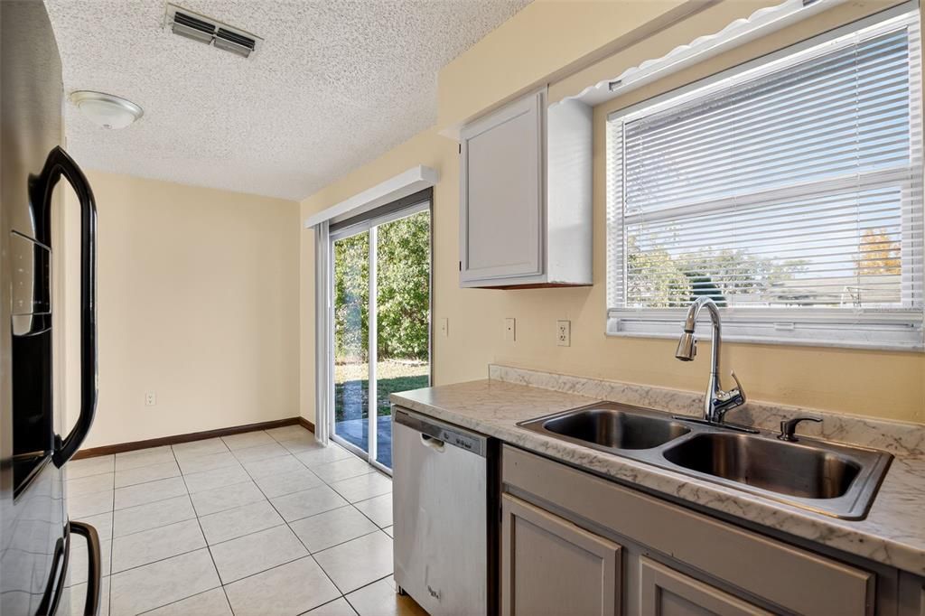 En Venta: $218,000 (3 camas, 2 baños, 1296 Pies cuadrados)