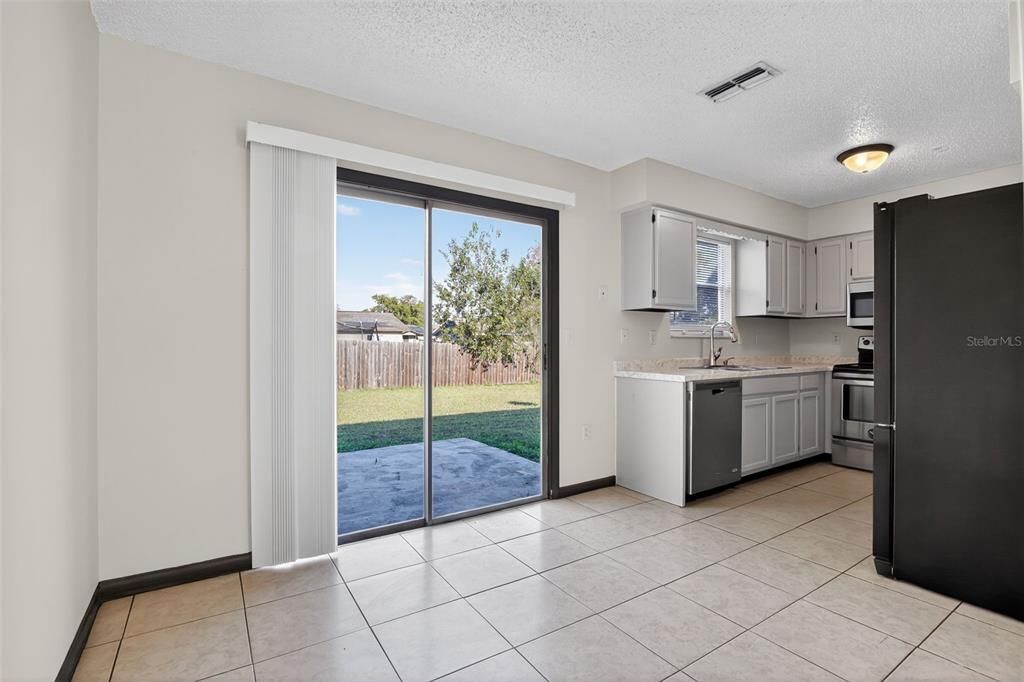 En Venta: $218,000 (3 camas, 2 baños, 1296 Pies cuadrados)