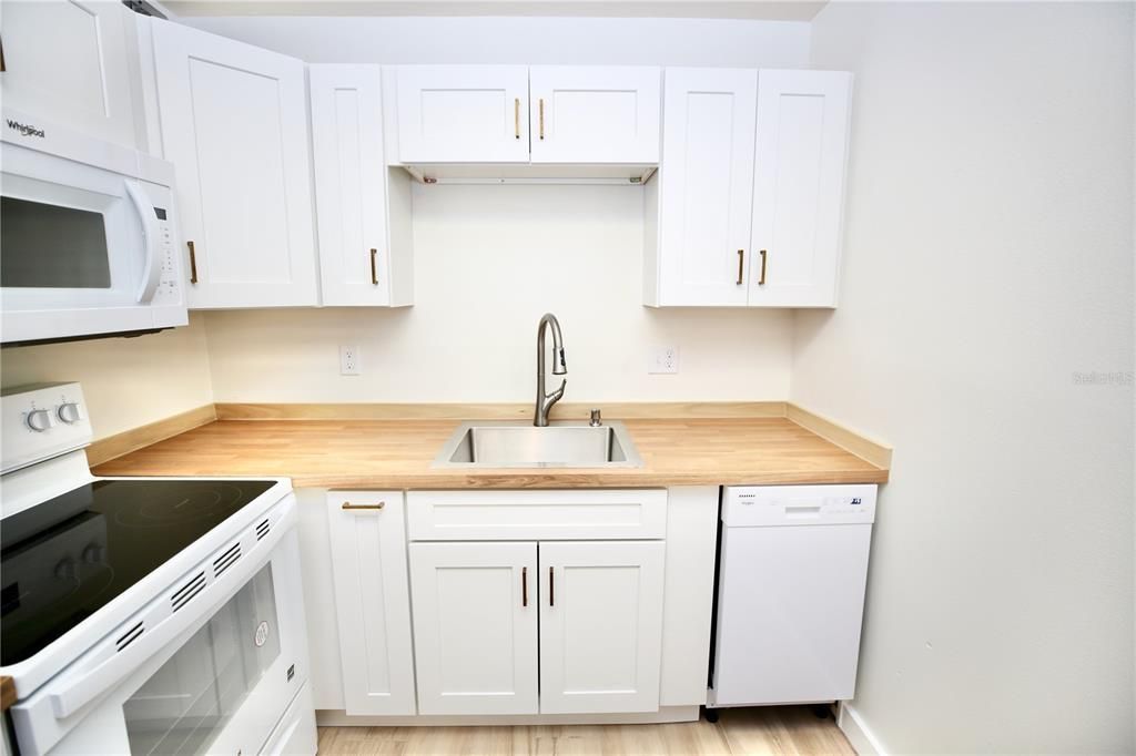 En Venta: $154,900 (2 camas, 2 baños, 960 Pies cuadrados)