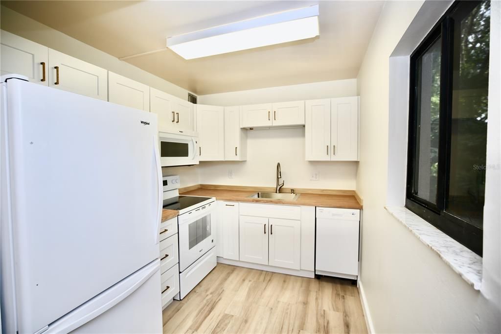 En Venta: $154,900 (2 camas, 2 baños, 960 Pies cuadrados)