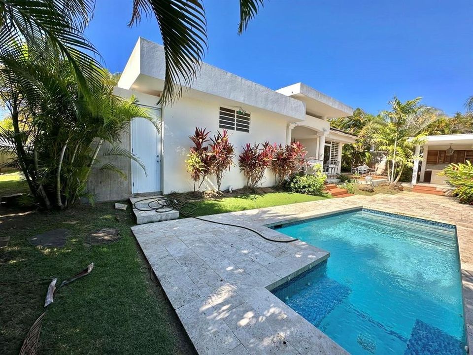 En Renta: $7,500 (4 camas, 4 baños, 5000 Pies cuadrados)