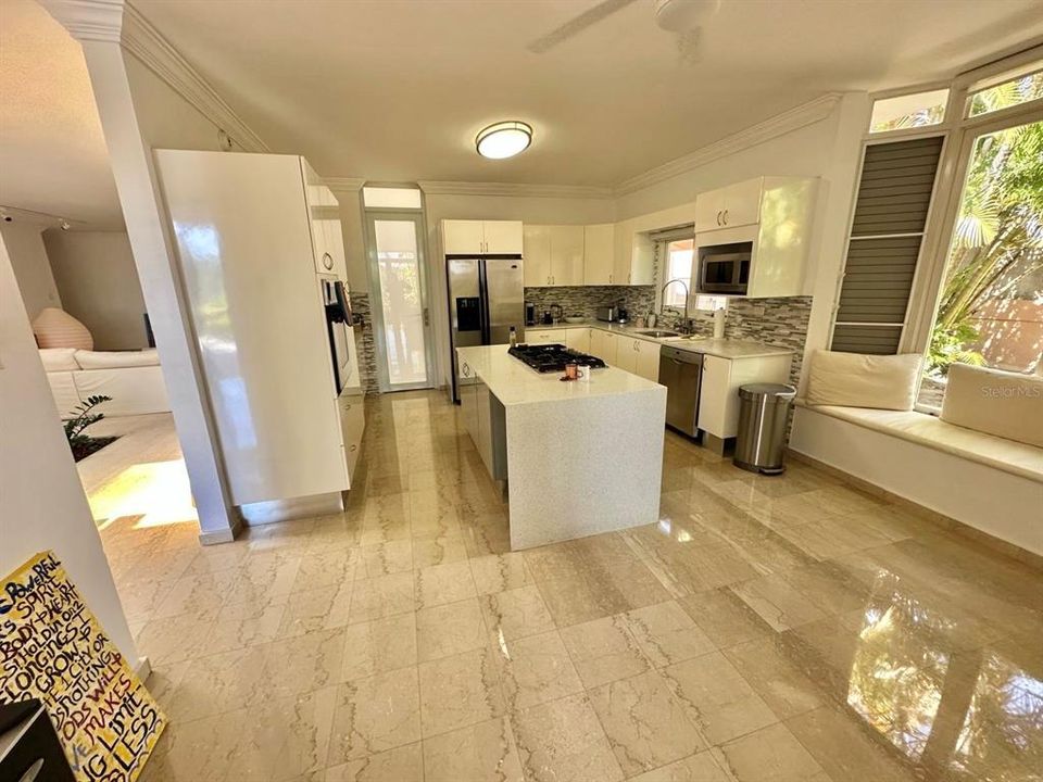 En Renta: $7,500 (4 camas, 4 baños, 5000 Pies cuadrados)