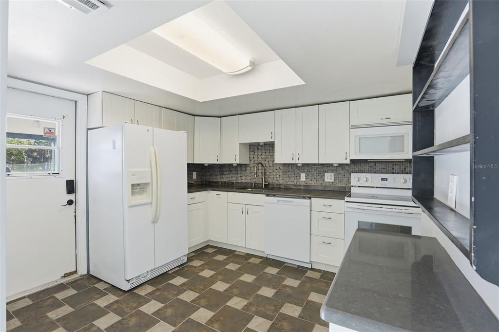 Active With Contract: $289,000 (3 beds, 2 baths, 1519 Square Feet)