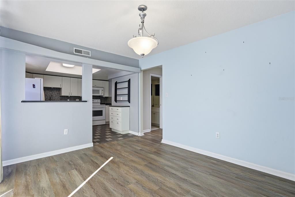 Active With Contract: $289,000 (3 beds, 2 baths, 1519 Square Feet)