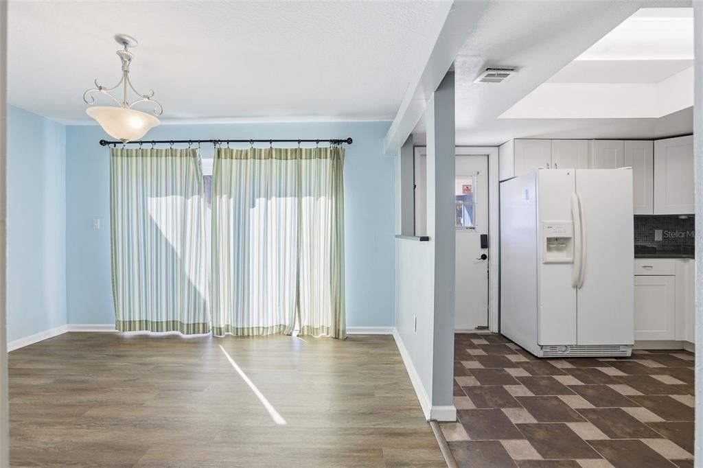 Active With Contract: $289,000 (3 beds, 2 baths, 1519 Square Feet)