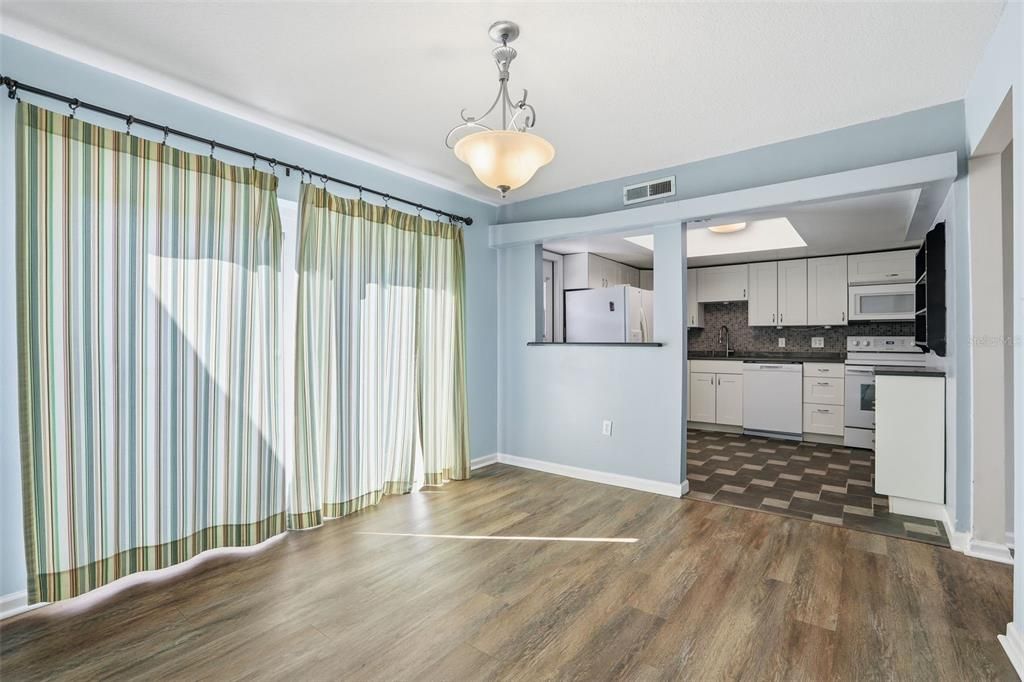 Active With Contract: $289,000 (3 beds, 2 baths, 1519 Square Feet)