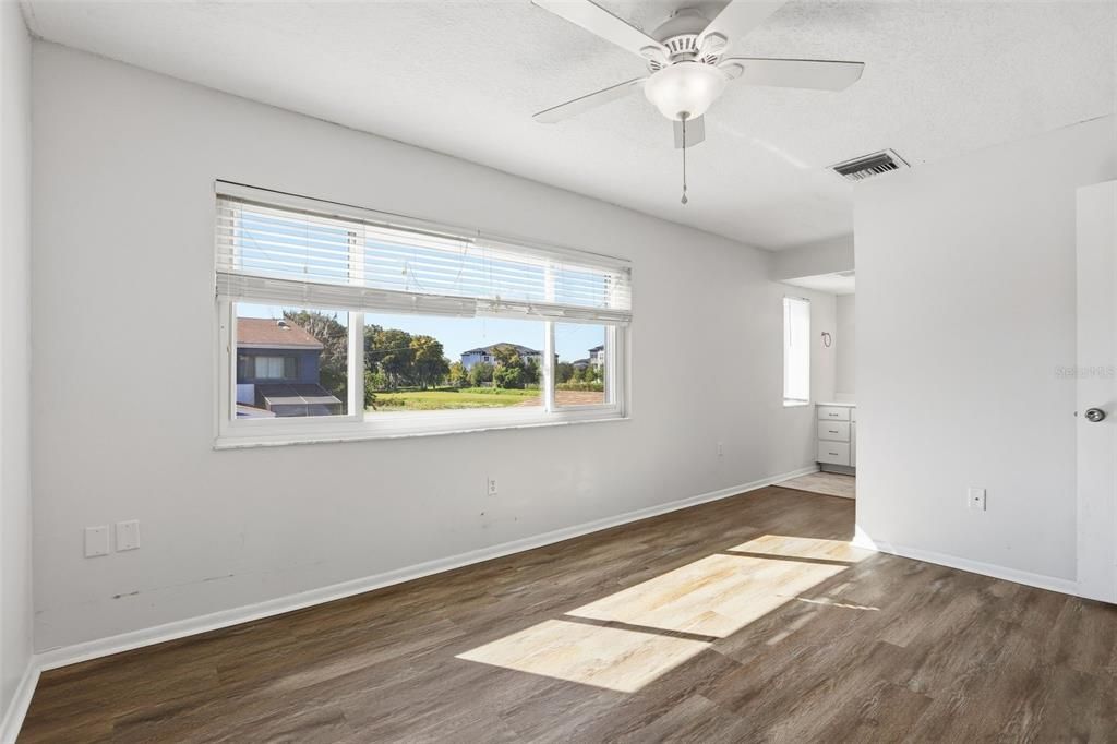 Active With Contract: $289,000 (3 beds, 2 baths, 1519 Square Feet)