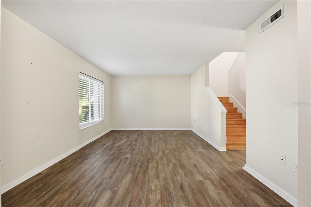 Active With Contract: $289,000 (3 beds, 2 baths, 1519 Square Feet)