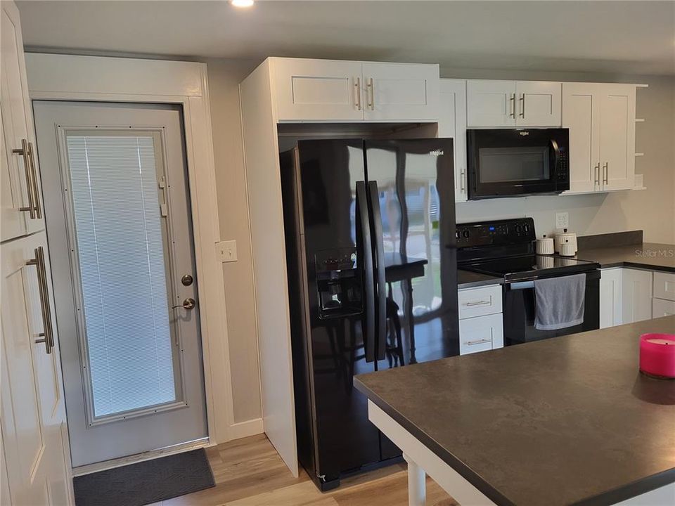 待售: $195,000 (2 贝兹, 2 浴室, 804 平方英尺)