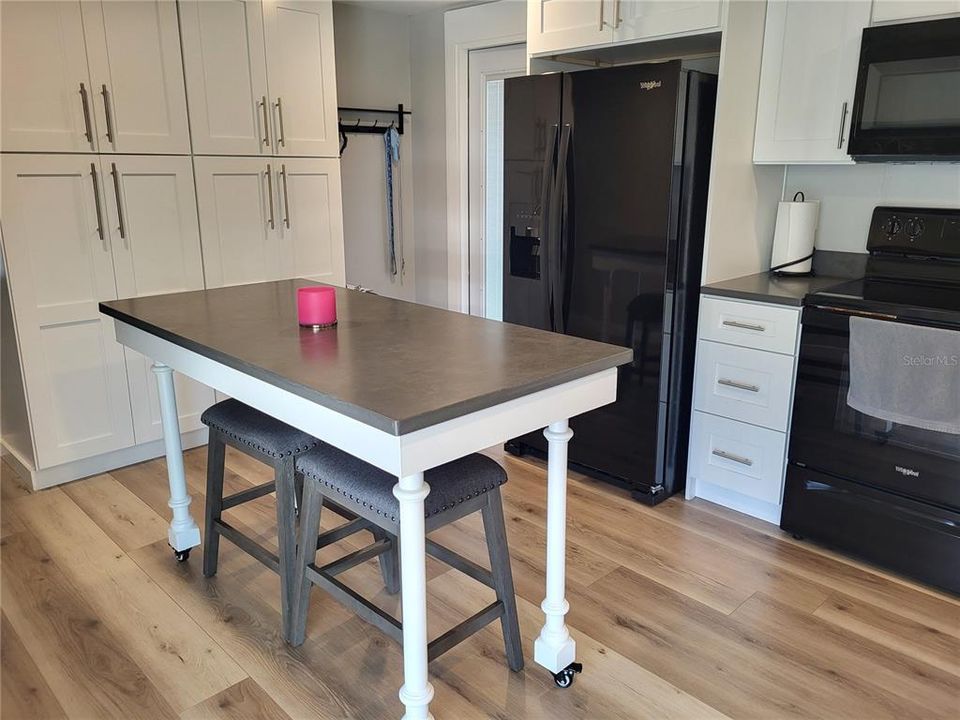 待售: $195,000 (2 贝兹, 2 浴室, 804 平方英尺)