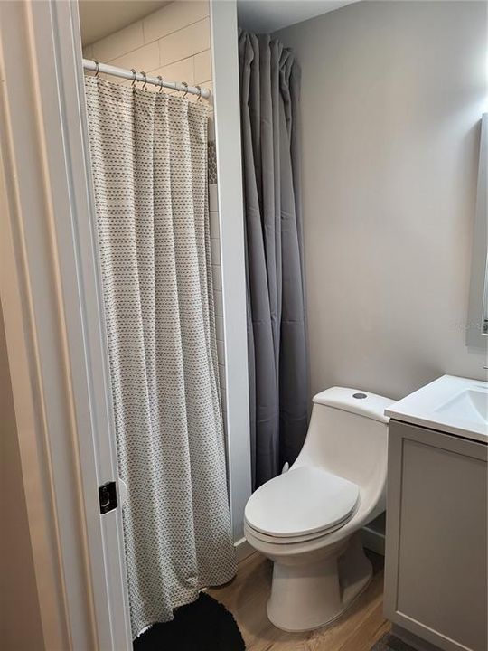 待售: $195,000 (2 贝兹, 2 浴室, 804 平方英尺)