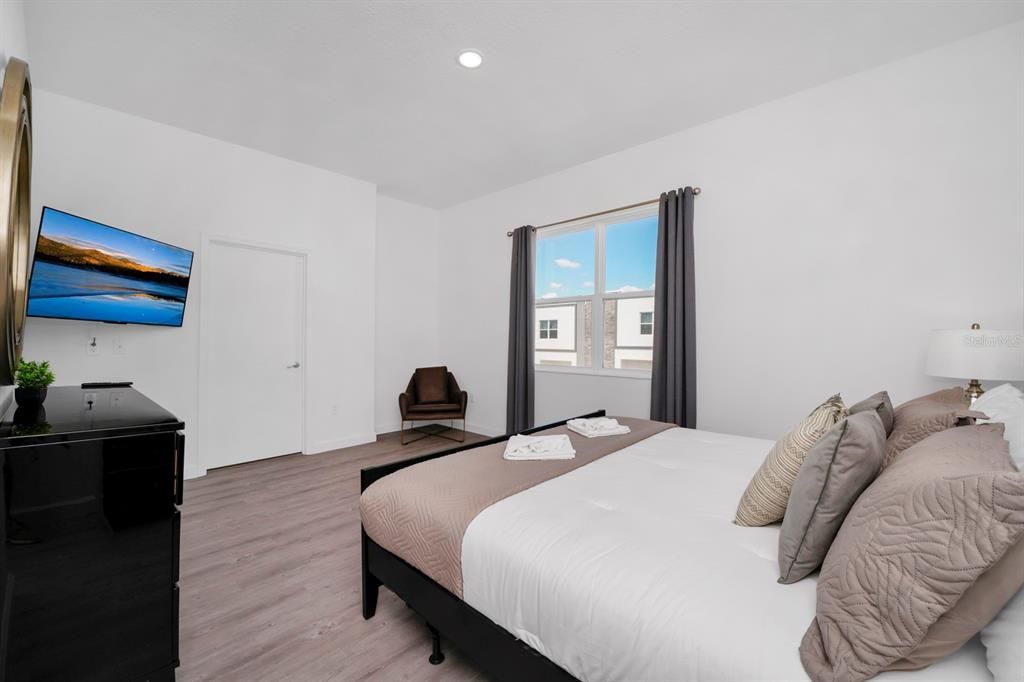 For Sale: $415,000 (5 beds, 4 baths, 2143 Square Feet)