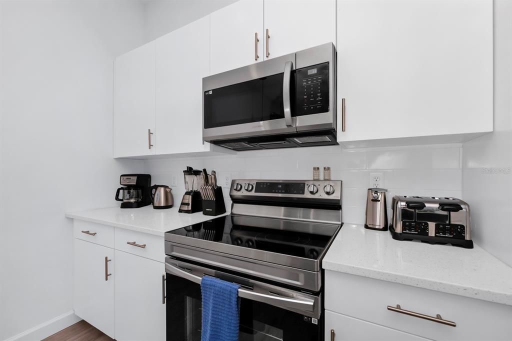 For Sale: $415,000 (5 beds, 4 baths, 2143 Square Feet)