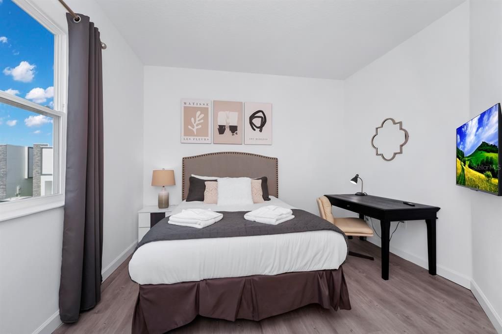 For Sale: $415,000 (5 beds, 4 baths, 2143 Square Feet)