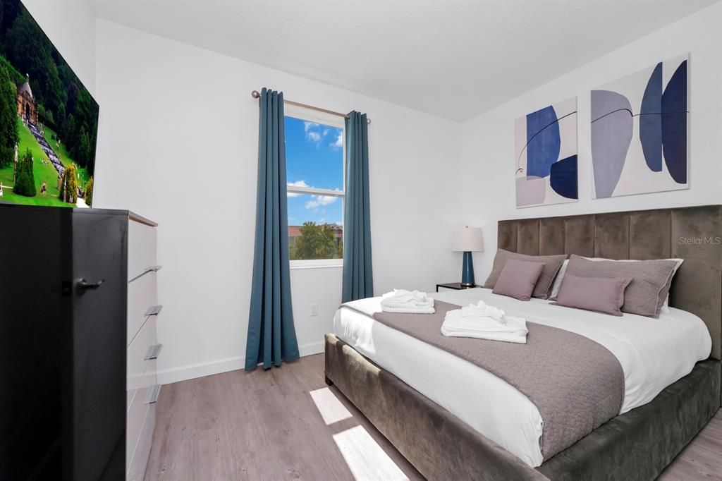 For Sale: $415,000 (5 beds, 4 baths, 2143 Square Feet)