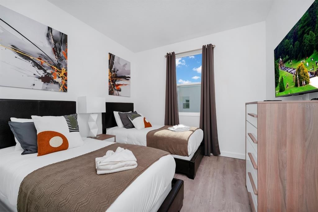 For Sale: $415,000 (5 beds, 4 baths, 2143 Square Feet)