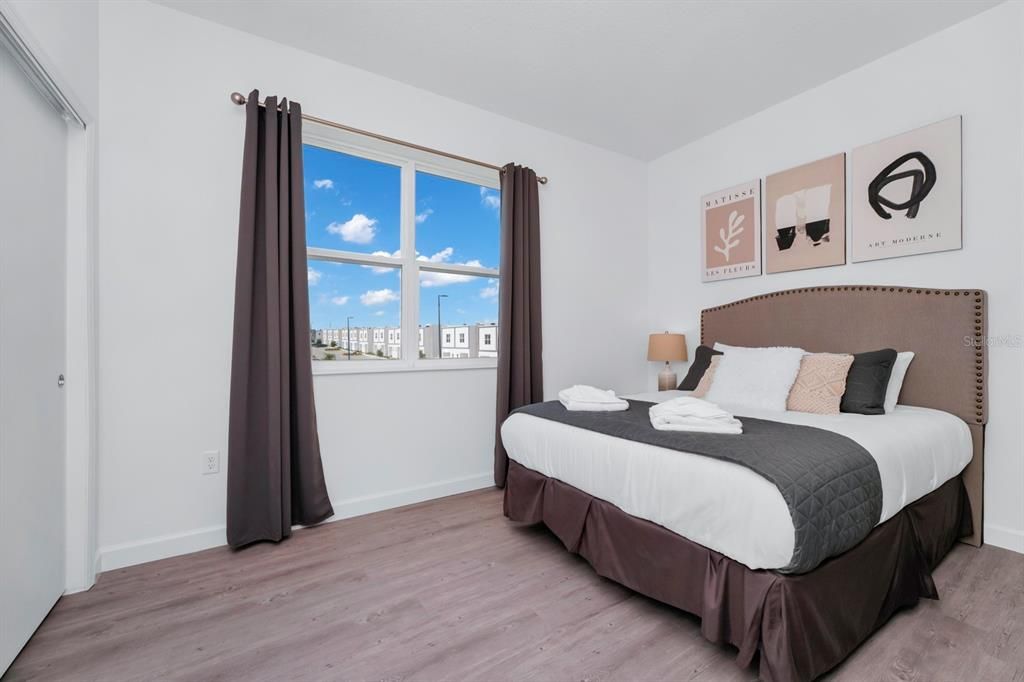 For Sale: $415,000 (5 beds, 4 baths, 2143 Square Feet)