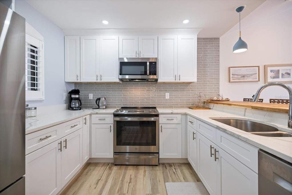 For Sale: $204,000 (1 beds, 1 baths, 763 Square Feet)