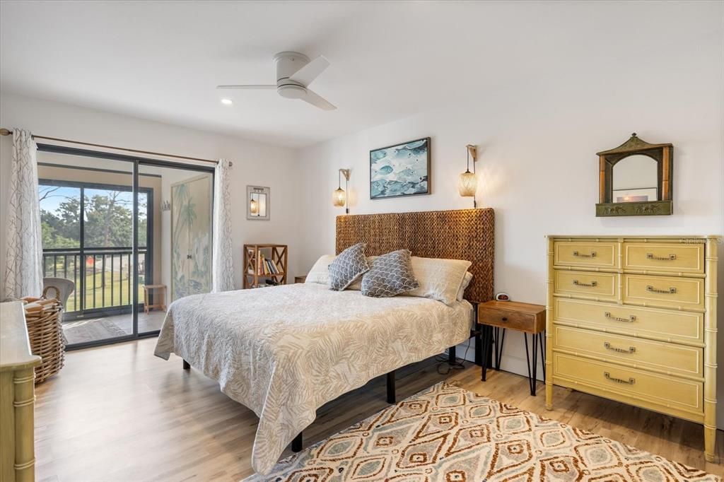 For Sale: $204,000 (1 beds, 1 baths, 763 Square Feet)