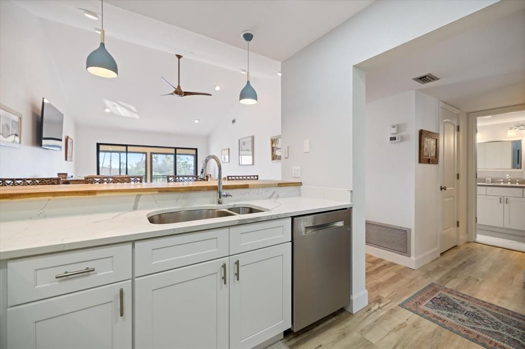 For Sale: $204,000 (1 beds, 1 baths, 763 Square Feet)