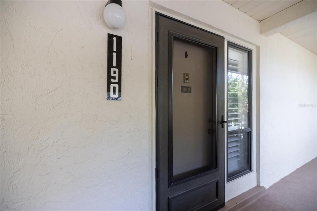 For Sale: $204,000 (1 beds, 1 baths, 763 Square Feet)