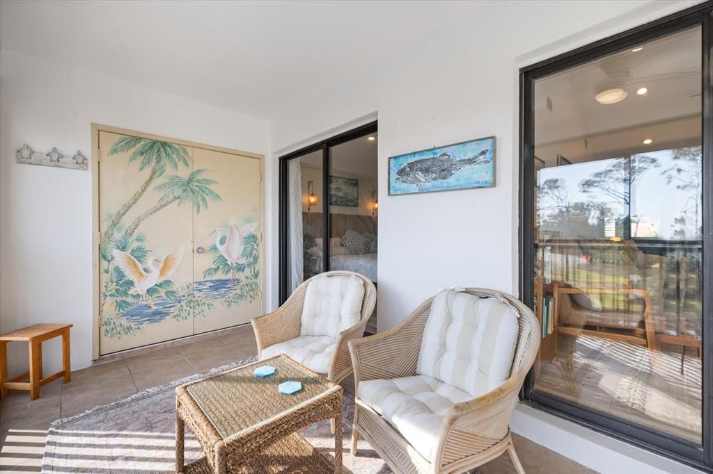 For Sale: $204,000 (1 beds, 1 baths, 763 Square Feet)