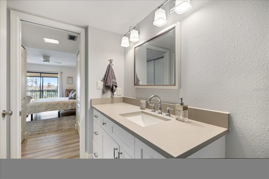 For Sale: $204,000 (1 beds, 1 baths, 763 Square Feet)