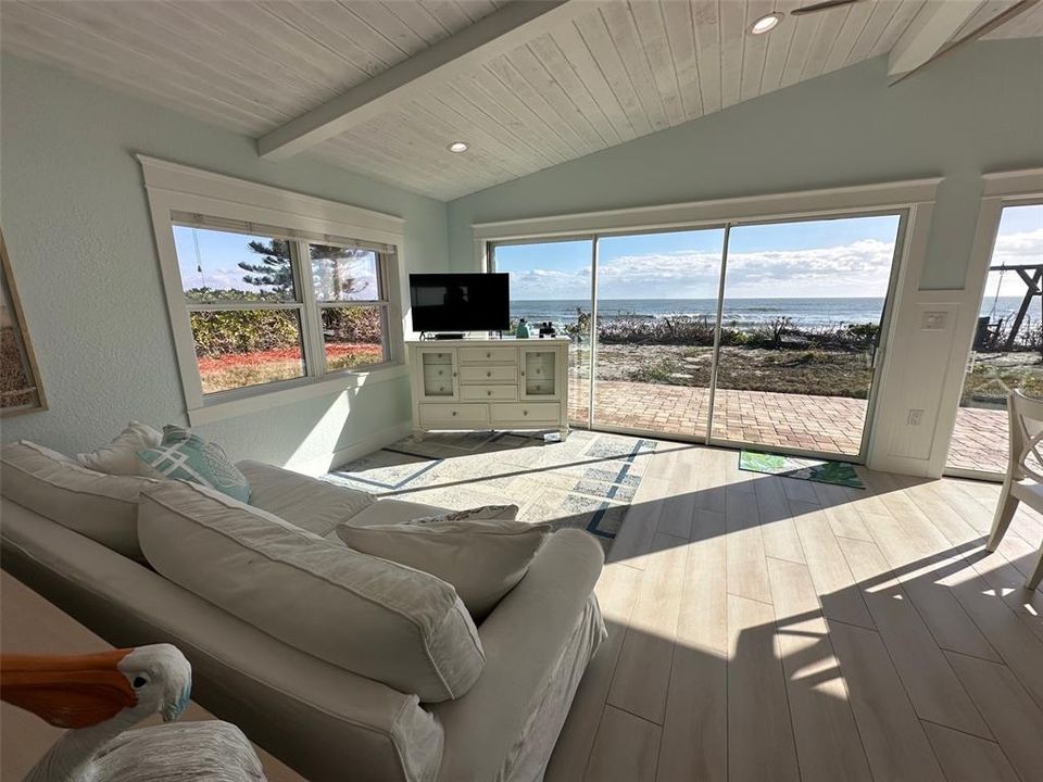 В аренду: $8,000 (3 спален, 2 ванн, 1300 Квадратных фут)