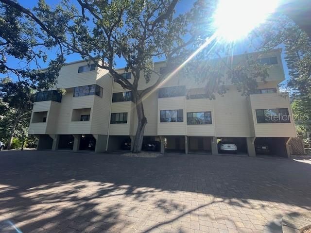 For Rent: $3,500 (2 beds, 2 baths, 1267 Square Feet)