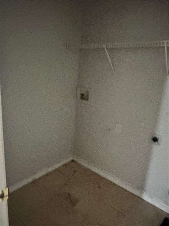 合同活跃: $299,000 (4 贝兹, 2 浴室, 1540 平方英尺)