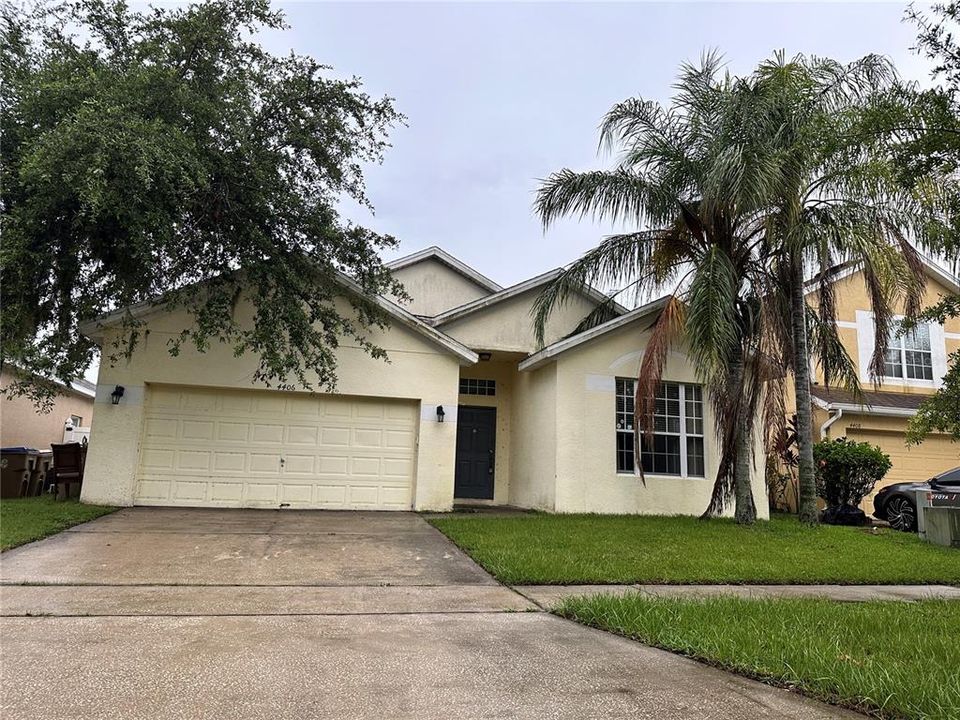 合同活跃: $299,000 (4 贝兹, 2 浴室, 1540 平方英尺)