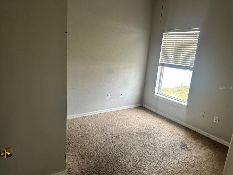 合同活跃: $299,000 (4 贝兹, 2 浴室, 1540 平方英尺)