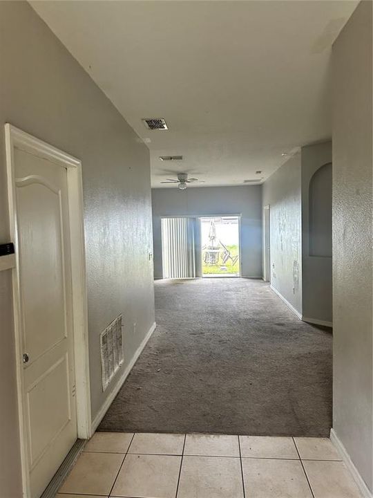 合同活跃: $299,000 (4 贝兹, 2 浴室, 1540 平方英尺)