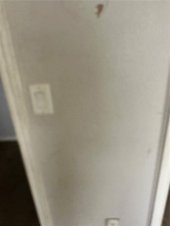 合同活跃: $299,000 (4 贝兹, 2 浴室, 1540 平方英尺)