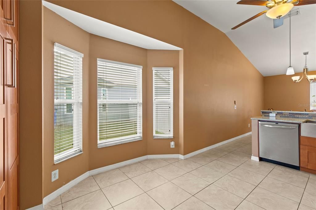 Activo con contrato: $349,999 (3 camas, 2 baños, 1486 Pies cuadrados)