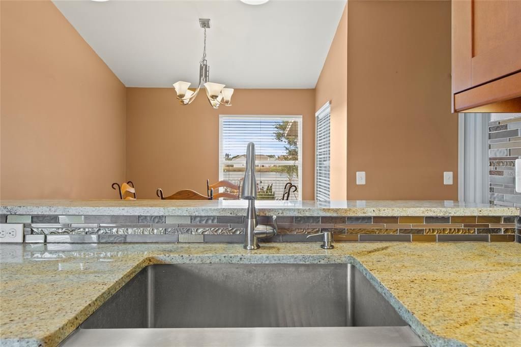 Activo con contrato: $349,999 (3 camas, 2 baños, 1486 Pies cuadrados)