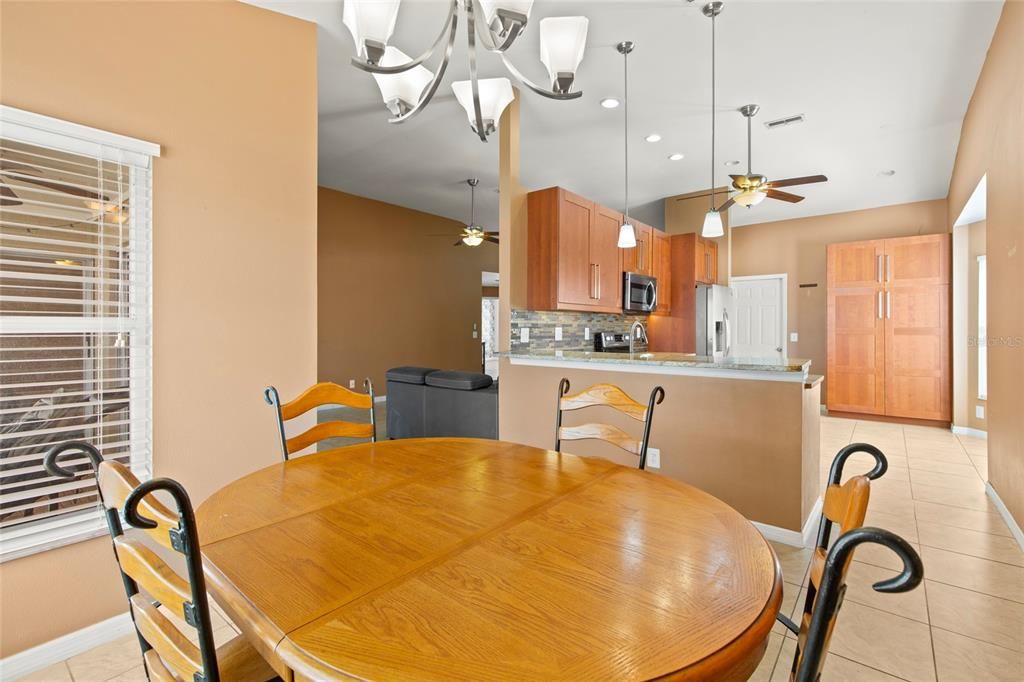 Activo con contrato: $349,999 (3 camas, 2 baños, 1486 Pies cuadrados)