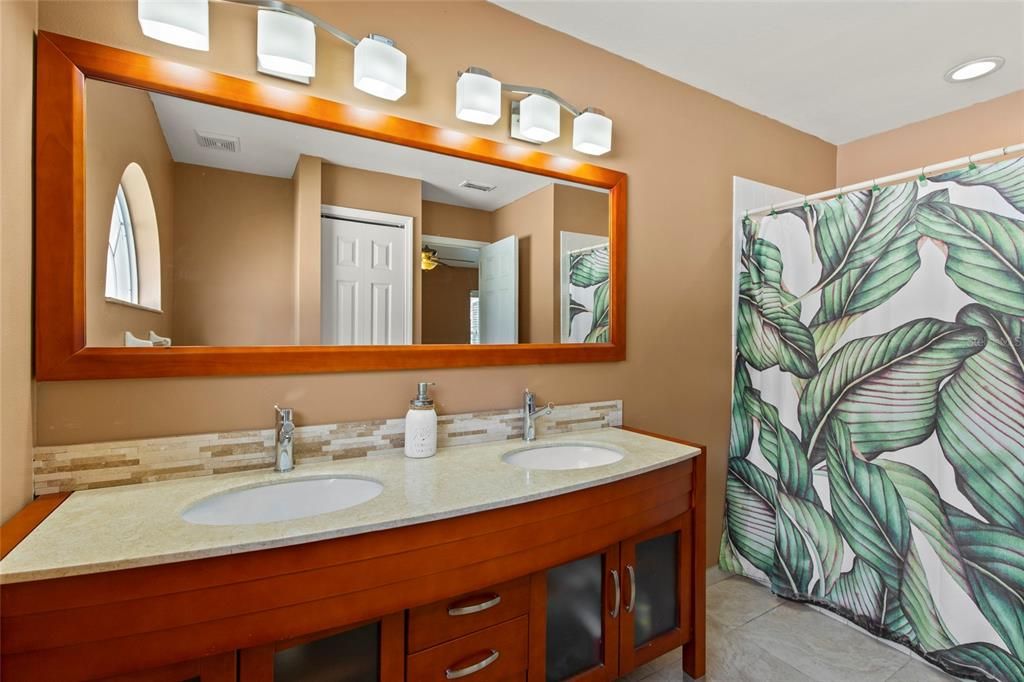 Activo con contrato: $349,999 (3 camas, 2 baños, 1486 Pies cuadrados)