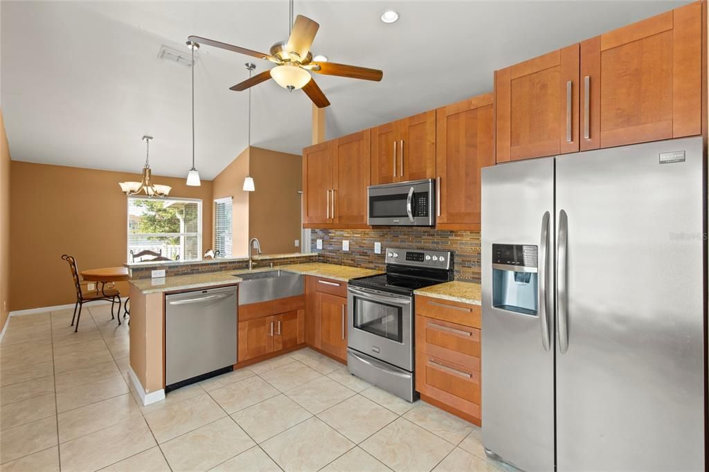 Activo con contrato: $349,999 (3 camas, 2 baños, 1486 Pies cuadrados)